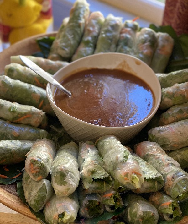 Rice paper salad roll serves with peanut sauce